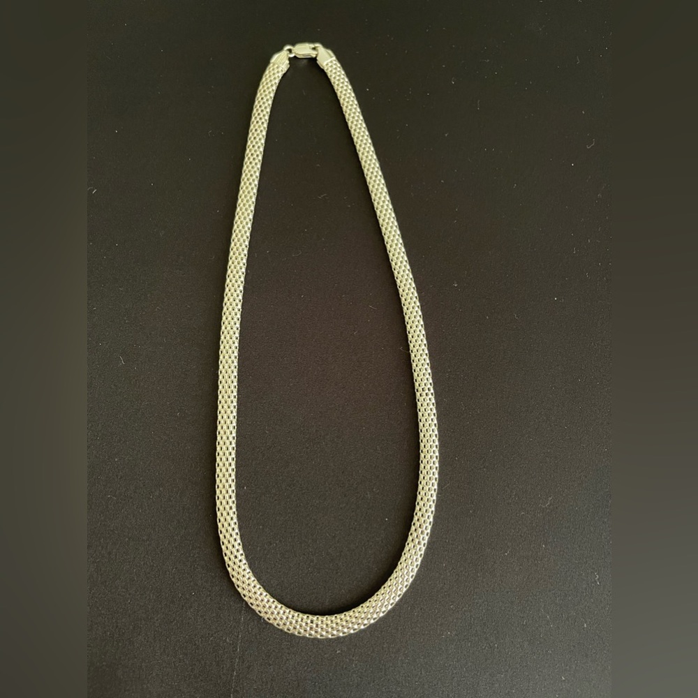 18” Sterling Silver mesh weave necklace. Beautifully crafted. Excellent cond.